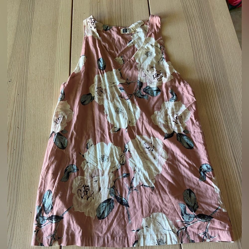 LIRA Loose V Neck Sleeveless romantic dress - M NWT